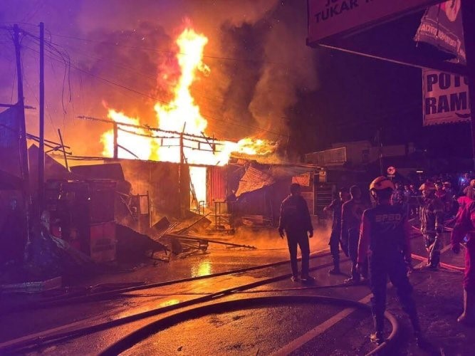 Kebakaran Tengah Malam di Barito Utara, Ruko dan Rumah Terbakar