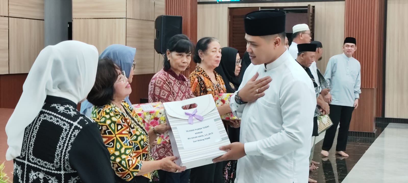 Silaturahmi Ramadan Disdik Kalteng, ASN Purna Tugas Diberi Bingkisan Penghormatan