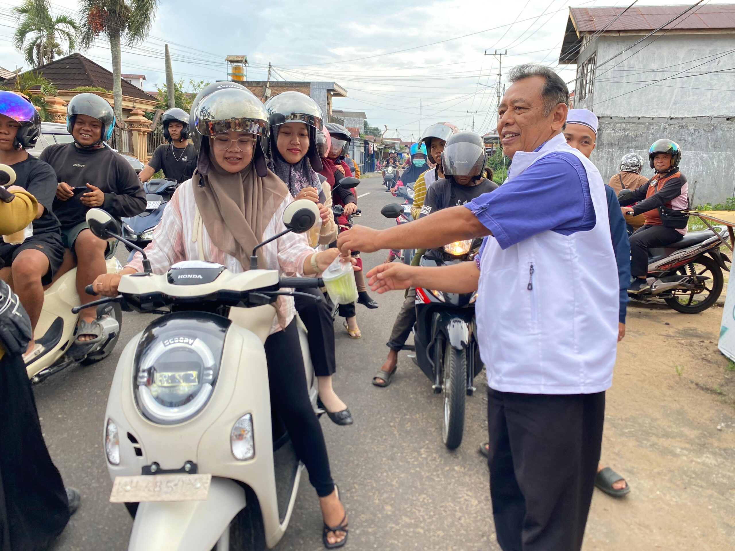 PD MES Seruyan Bagikan Takjil Gratis, Pererat Kepedulian di Bulan Ramadan