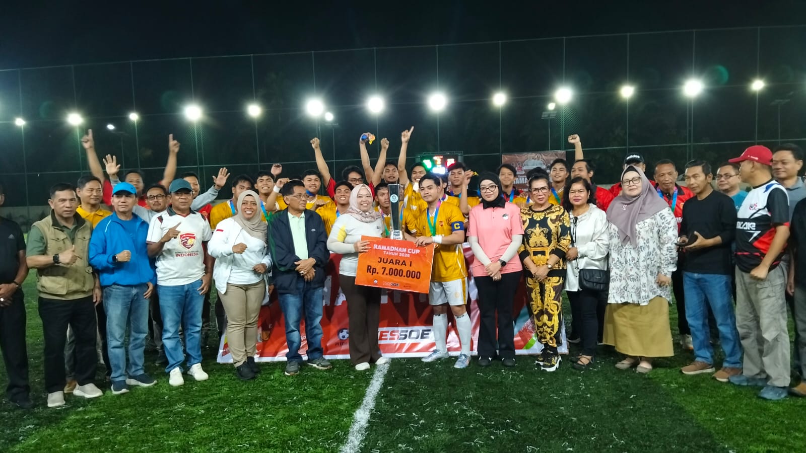 Bupati Nurhidayah Tutup Ramadan Cup, KSMI Kobar Muda Keluar Sebagai Juara