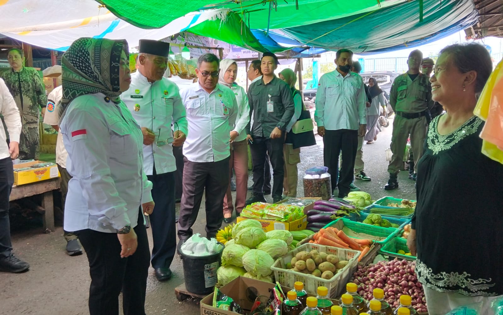 Bupati Kobar Nurhidayah Sidak Pasar Jelang Lebaran, Pastikan Stok Sembako Aman