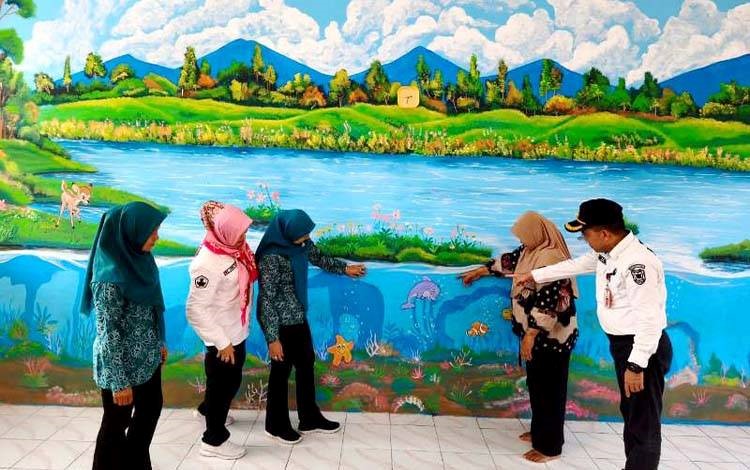 Bunda PAUD Barito Utara Tinjau TK Negeri Pembina Lahei