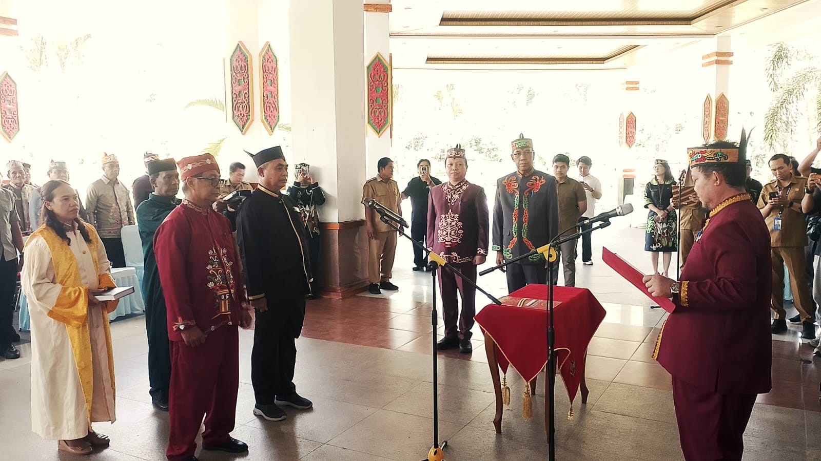 Lantik Dua Damang, Bupati Saiful Minta Jaga dan Tegakkan Hukum Adat