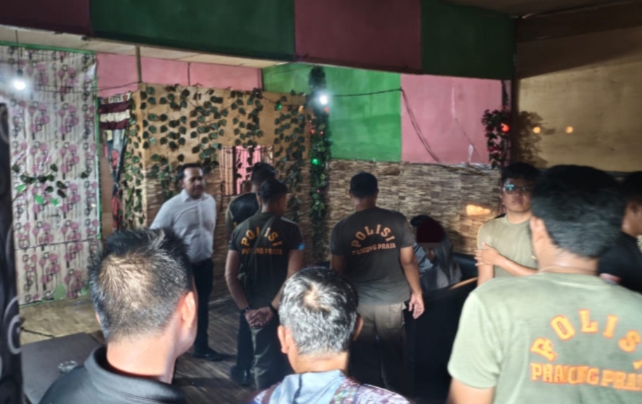 Satpol PP Gerebek Pesta Miras di Warung Karaoke Sekitar Bundaran Pancasila