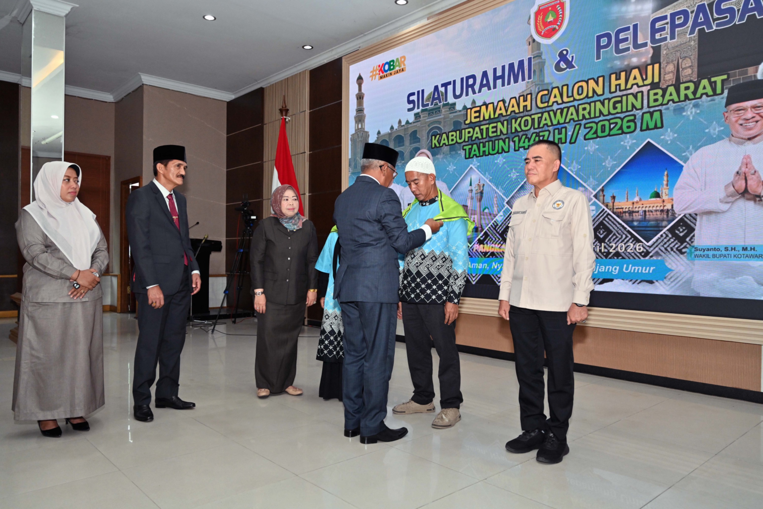 Menggapai Panggilan Ilahi, Bupati Kobar Lepas 161 Calon Tamu Allah Menuju Tanah Suci