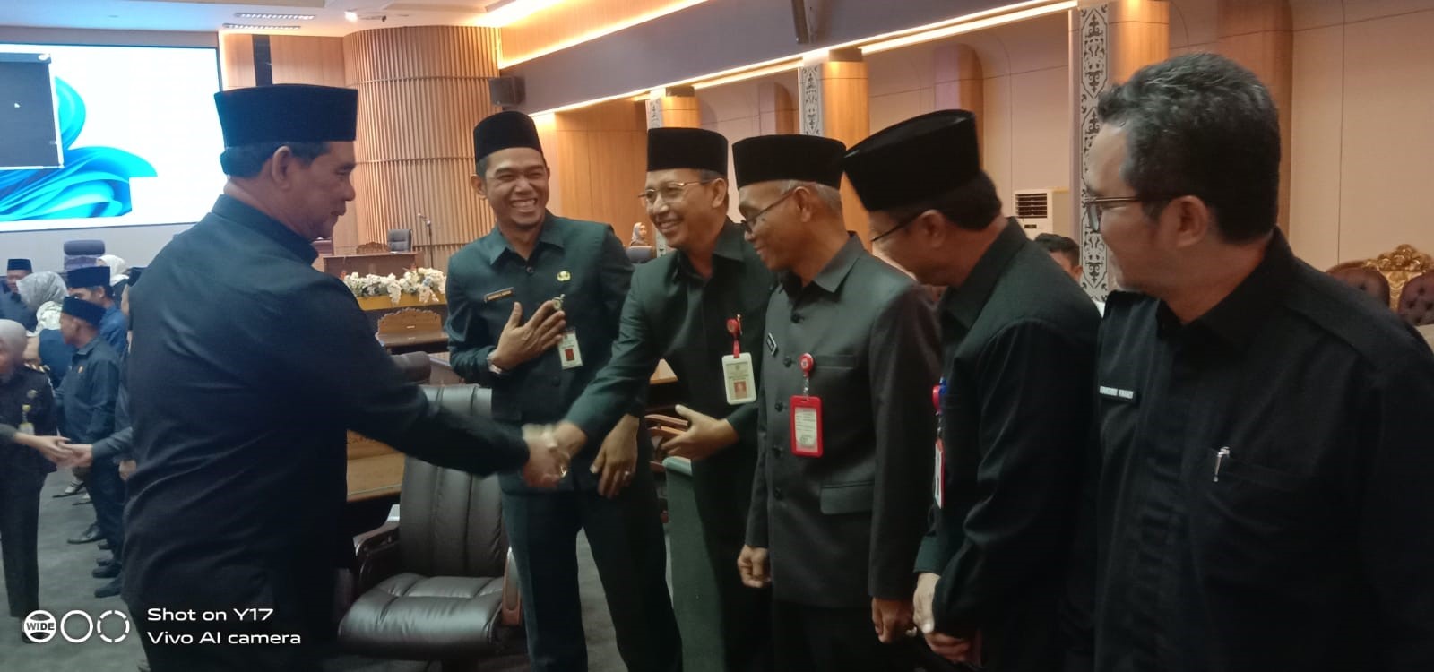 Bupati Barito Utara H. Shalahuddin menyampaikan penjelasan terkait penataan dan penyerahan prasarana, sarana, dan utilitas (PSU) perumahan secara bertahap dalam Rapat Paripurna III Masa Sidang I Tahun 2026 di Gedung DPRD Barito Utara, Muara Teweh,