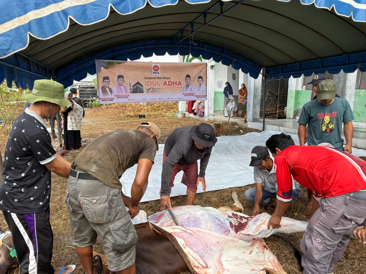 PKS Kalteng Salurkan Daging Kurban untuk Fakir, Yatim hingga Ojol
