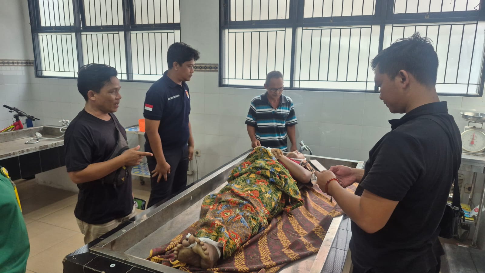 Pria Ditemukan Tak Sadarkan Diri di Pinggir Jalan G Obos, Meninggal di Rumah Sakit