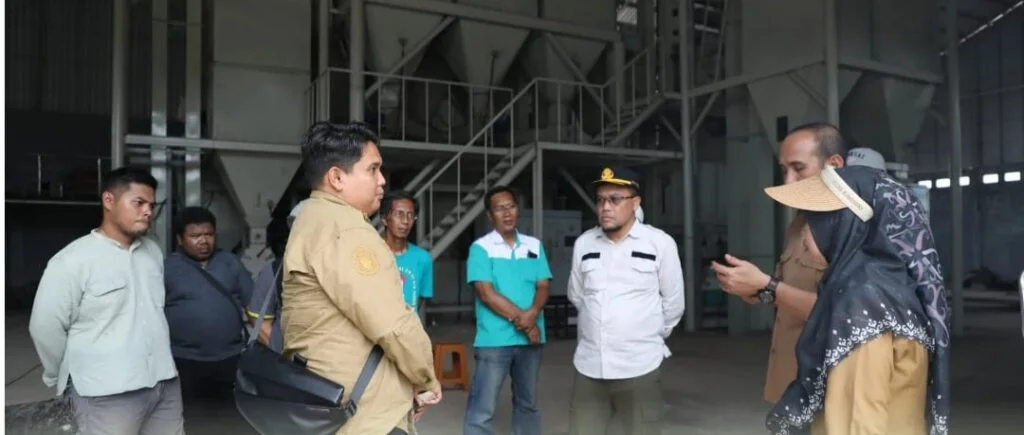 Dinas TPHP Kalteng Awasi Pembangunan Pabrik Pakan Parenggean