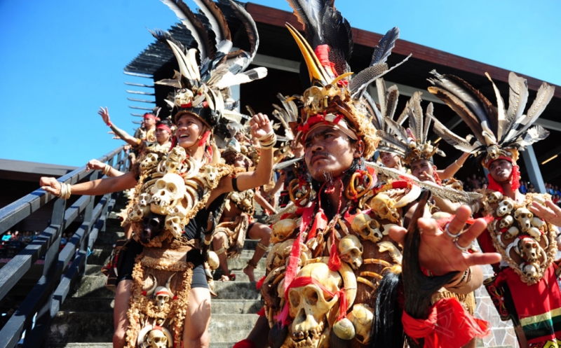 mengenal suku dayak ot danum yang tersebar di sepanjang hulu sungai kalimantan ihzqgmhfn9
