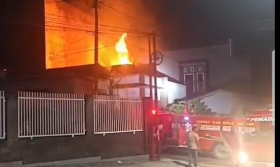 Ruko Gudang Sembako di Sidorejo Ludes Terbakar, Kerugian Capai Ratusan Juta Rupiah