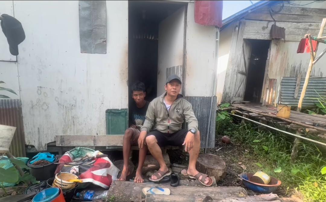 Kisah Haru Anak di Kapuas: Kerja Serabutan Demi Bisa Sekolah Lagi