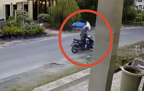 Terekam CCTV, Oknum Pembuang Sampah Sembarangan Bikin Warga Madurejo Geram