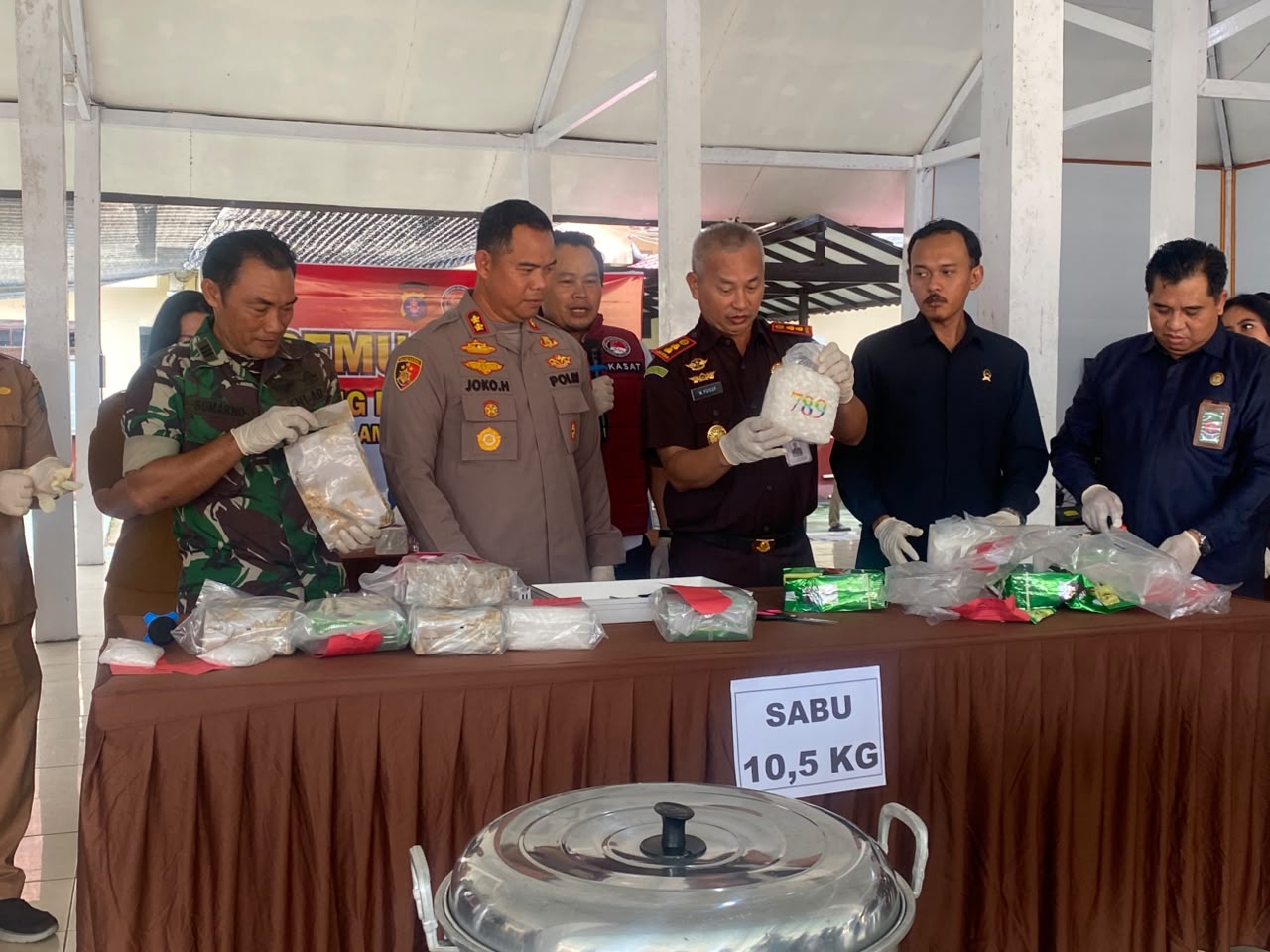 Polres Lamandau Musnahkan 10,5 Kg Sabu Senilai Rp 10,5 Miliar, Tujuh Pelaku Dibekuk
