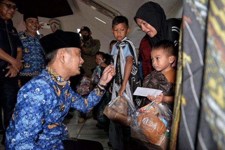 Tangis dan Senyum Warnai Sunatan Massal 114 Anak di Hari Jadi Pemko Palangka Raya