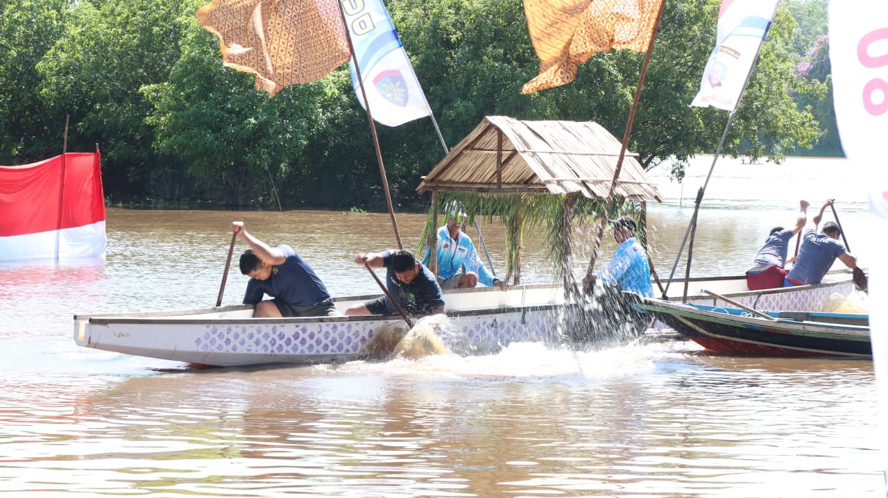 Polda Kalteng Angkat Budaya Dayak Lewat Lomba Besei Kambe di Hari Bhayangkara