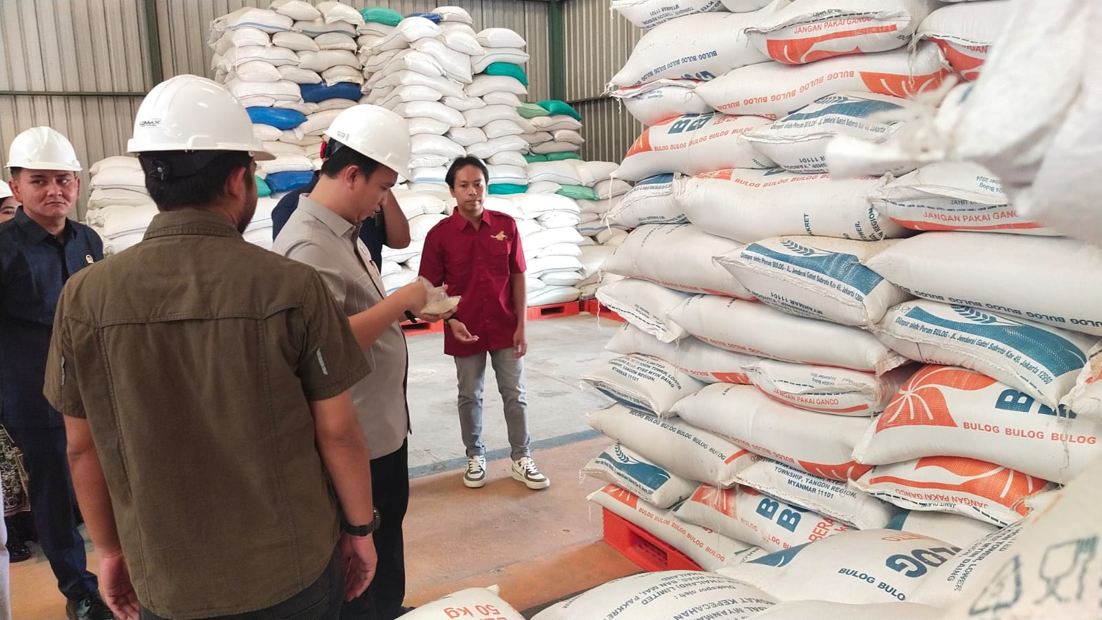 Komisi A DPRD Kobar Cek Gudang Bulog, Pastikan Beras Berkualitas dan Stok Pangan Aman