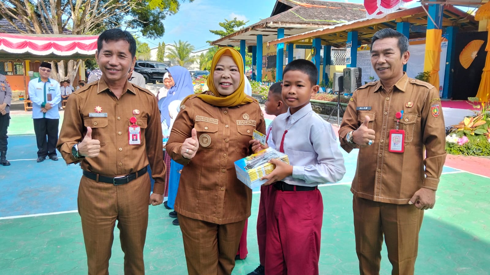 3.000 Pelajar Kobar Terima Kartu Cerdas, Bupati: Prioritas untuk Keluarga Kurang Mampu