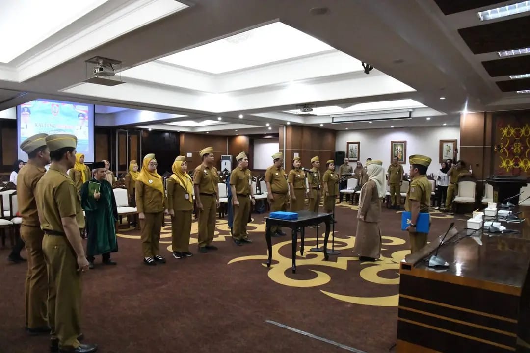 Delapan Pejabat Fungsional Setda Kalteng Resmi Emban Tugas Baru