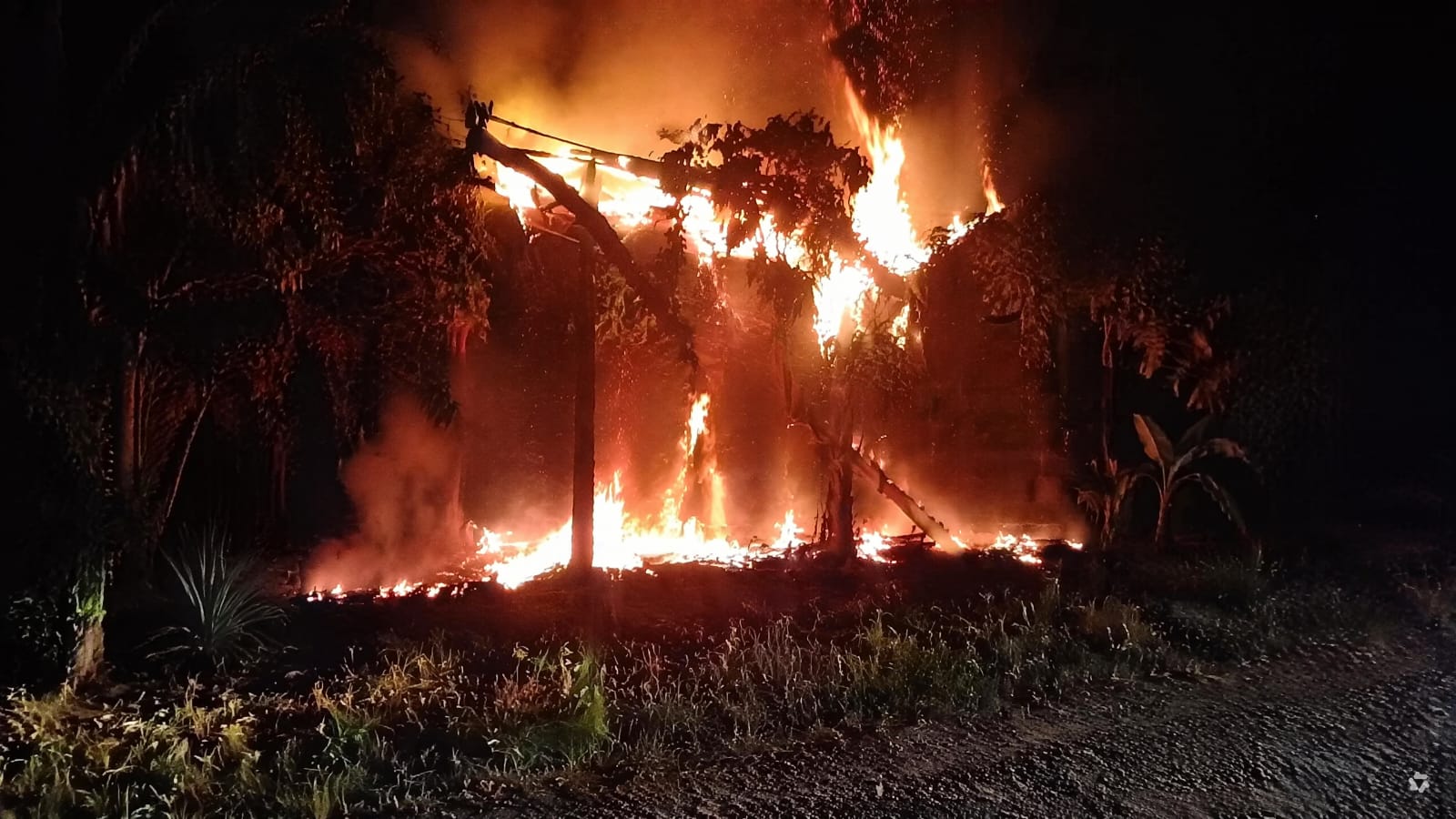 Bakar Sampah Berujung Petaka, Satu Pondok di Kobar Ludes Terbakar
