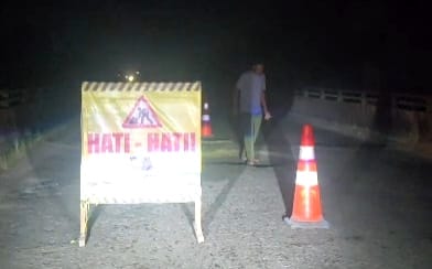 PUPR Kobar Tangani Jalan Layang KM 7 yang Retak, Kendaraan Berat Dilarang Melintas