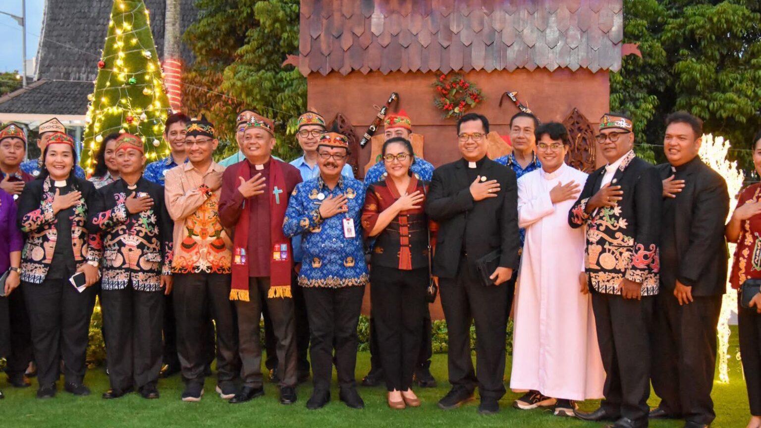 Lampu Natal Dinyalakan, Pemprov Kalteng Soroti Ketahanan Keluarga dan Kerukunan