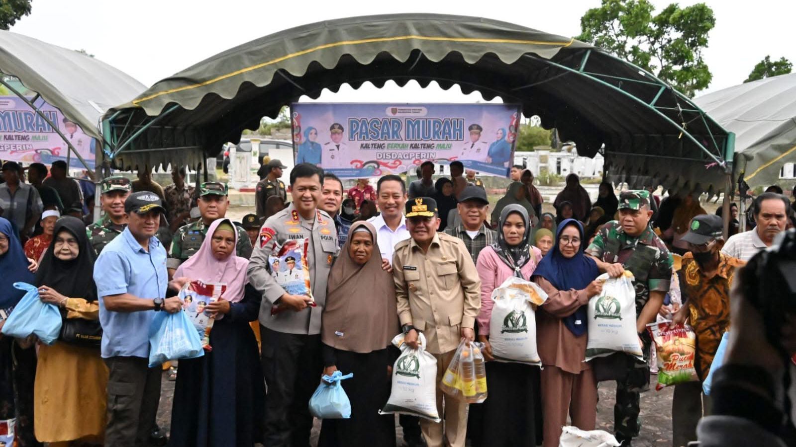 Harga Pangan Naik, Ribuan Paket Sembako Dibagikan Gratis