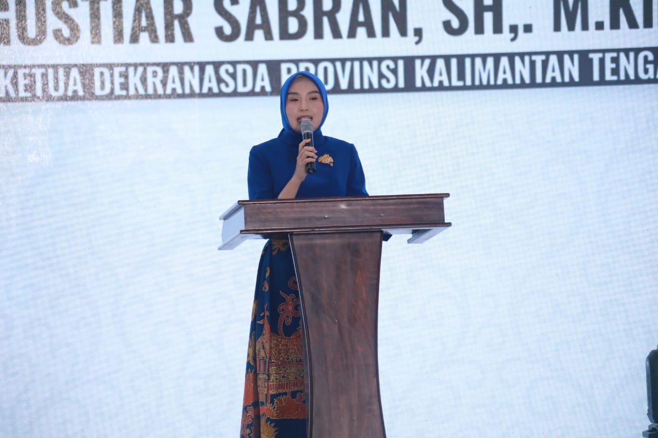 Dekranasda Kalteng Cari Talenta Baru Lewat Fashion Show “Benang Bintik Pesta”
