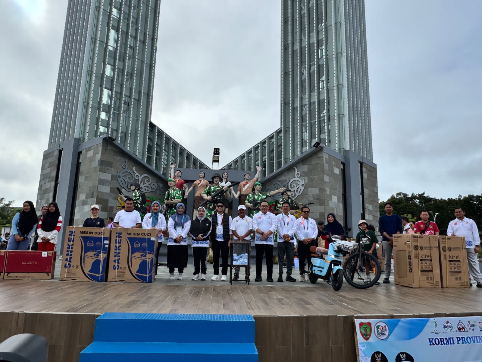 Senam Bersama hingga Cek Kesehatan Gratis Meriahkan CFD di Bundaran Besar Palangka Raya