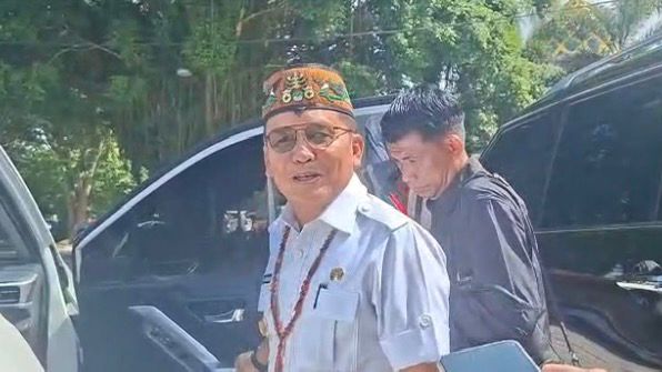 Gubernur Agustiar Jenguk Kadis ESDM Kalteng yang Ditahan