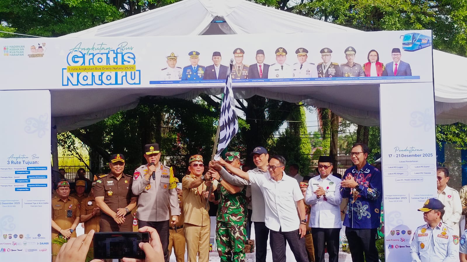 Gubernur Agustiar Sabran Lepas Sembilan Bus Angkutan Gratis Nataru 2025-2026