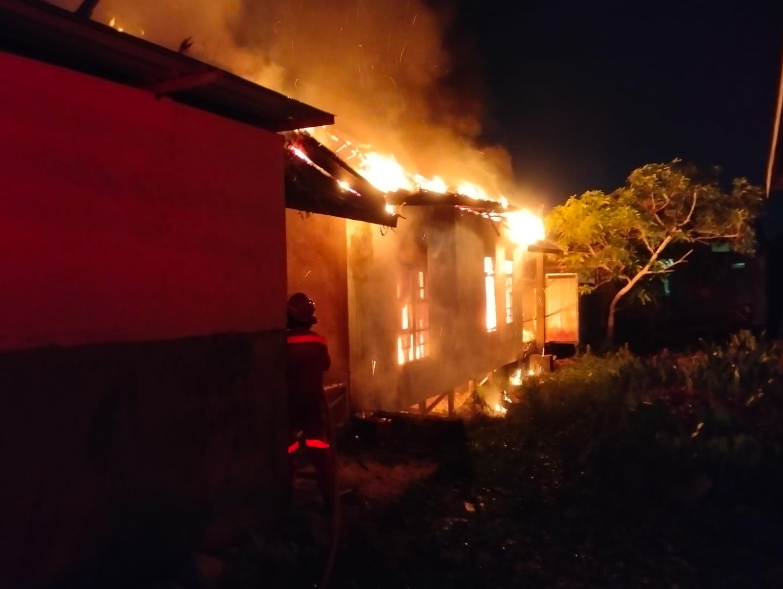 Ditinggal Pergi, Rumah Warga Arut Selatan Ludes Terbakar Diduga Akibat Korsleting Listrik