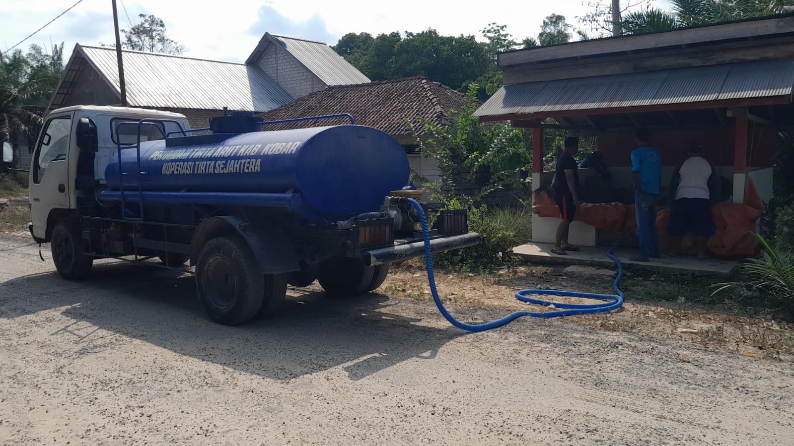 Karhutla Kobar Hadapi Krisis Air, Perumdam Tirta Arut Turun Tangan Suplai ke Posko