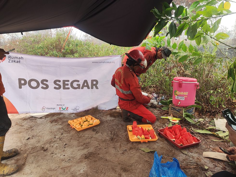 Rumah Zakat Turun Tangan, Pos Segar Disiapkan untuk Petugas Karhutla Palangka Raya