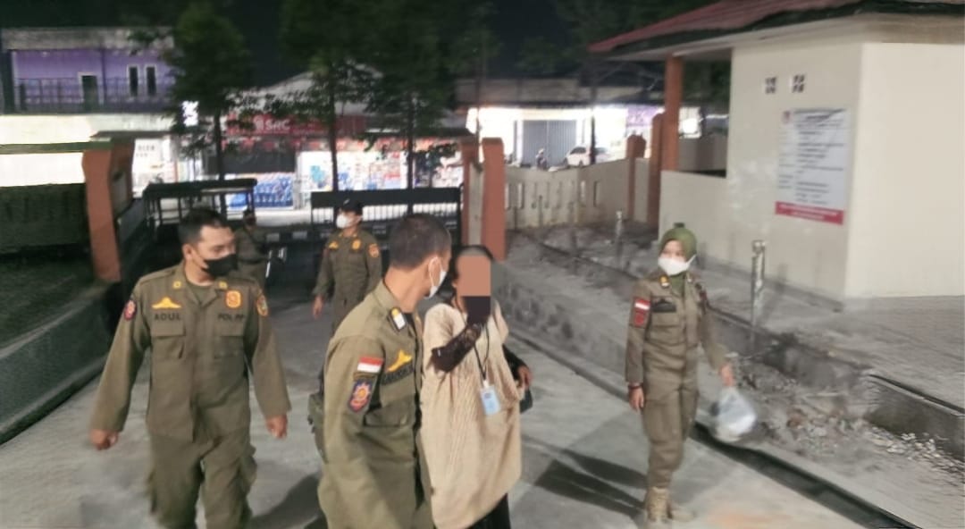 Jamaah Terganggu Saat Salat, Satpol PP Kobar Amankan ODGJ di Masjid Sunan Giri