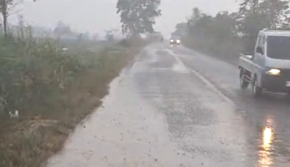 Hujan Turun di Sejumlah Wilayah Kobar Saat Asap Karhutla Mengepung